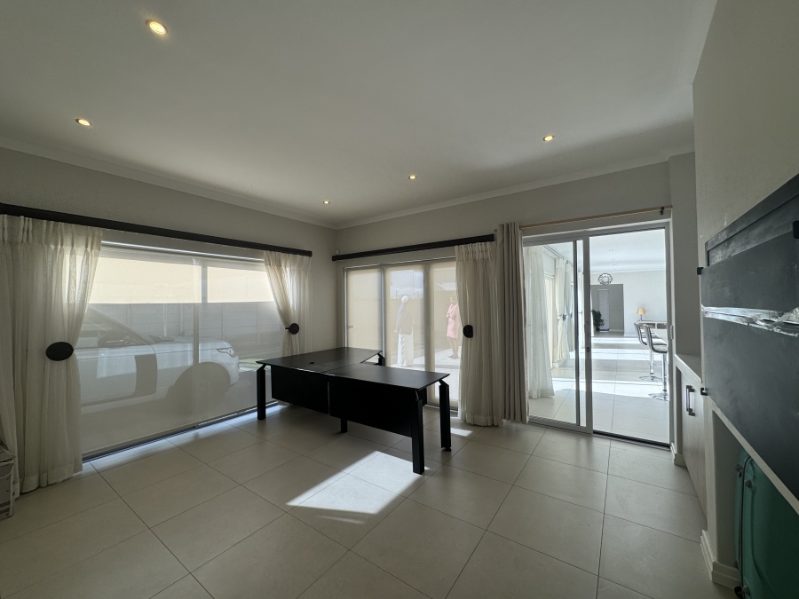 4 Bedroom Property for Sale in Parklands North Western Cape